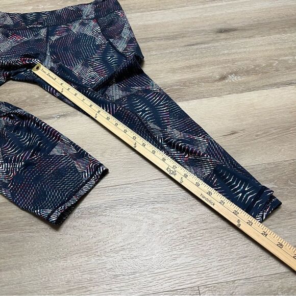 Patagonia Women Size Large Abstract Geometric Stretch Pull On Leggings - Picture 4 of 11